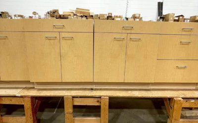 It’s not every day our wood cabinets are constructed with horizontal pulls on both drawers AND doors. A subtle way to make your project unique.